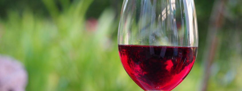 Bild eines Glases Rotwein zum Feedback zur Löschung einer Rotweinallergie