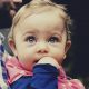 Kleinkind mit wunderschönen Augen als Bild zu einem Feedback über Prana Anwendung bei Augenentzündung